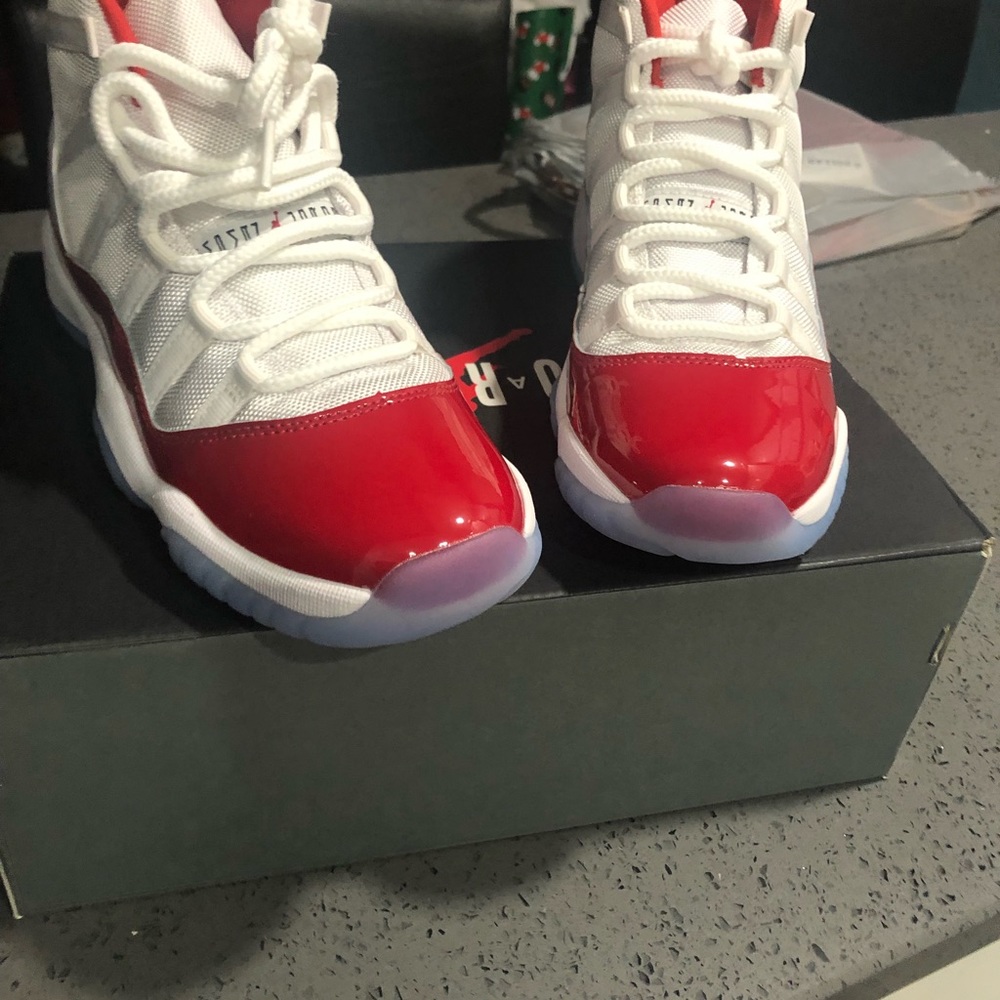 Jordan retro 11 cherries. 5.5Y/7.5W